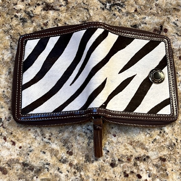 Coach calf hair wallet zippered with coin, credit card and 2 slots for money etc - Picture 3 of 8